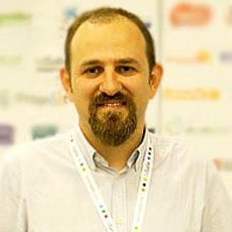 Senior Product Manager with entrepreneur and UX background.