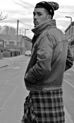 UK Singer/Songwriter. For Bookings Email: DynamicArt@Outlook.com Subscribe to my youtube channel for new my music & Covers: http://t.co/NRBF0uQa2g