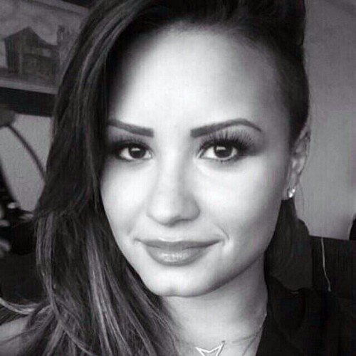 Je suis la si vous voulez parler ❤
La danse une passion . Lovatic et fier. Je vous aimes mes petits