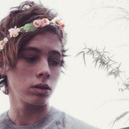 Hey, I'm Andrea, I'm 18 and I'm a fangirl.