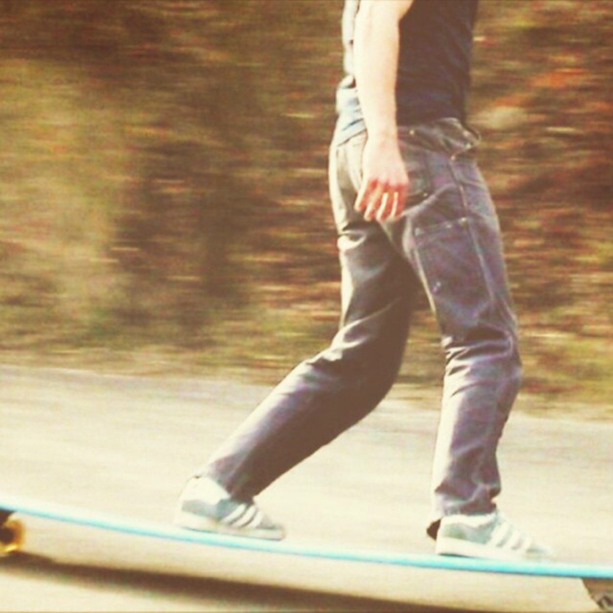 Ich mache nun haupsächliche longboardsachen auf diesem kanal Viel spaß und lasst ein abo oder ein like da
Und bitte teielt meine fanpage dass wär euch nett