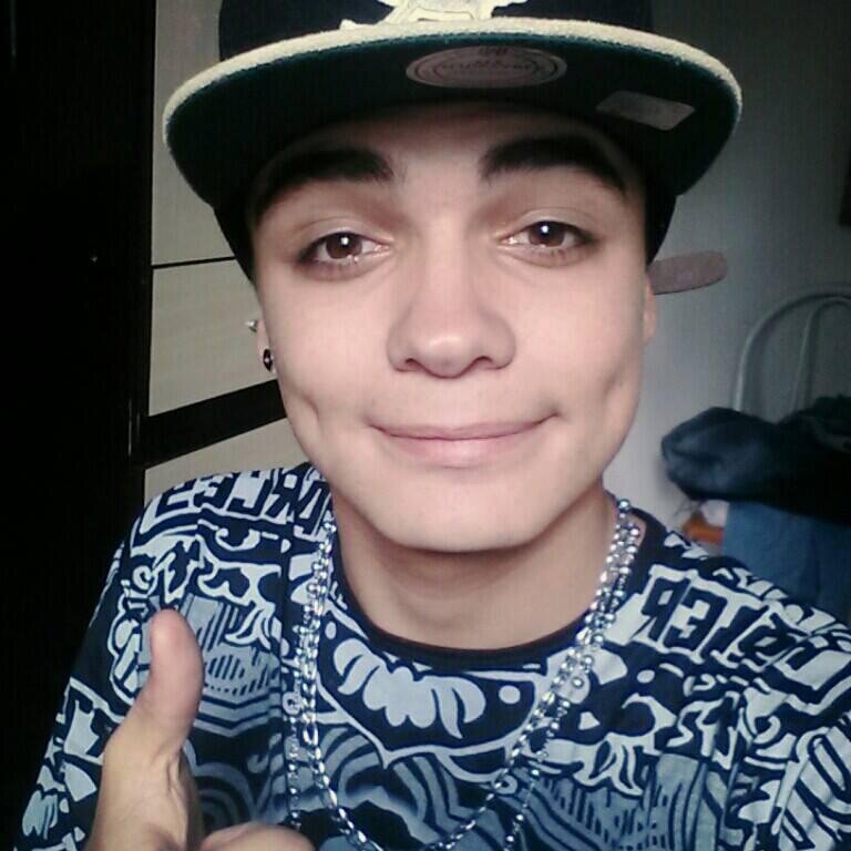 Eu vivo do meu jeito, ninguém nasceu perfeito .