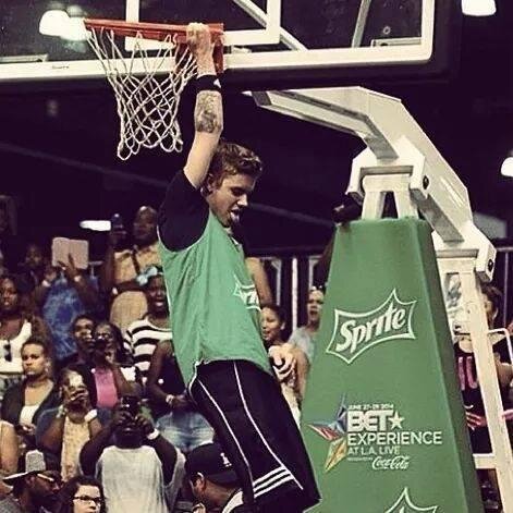 PLEASE JUSTIN FOLLOW ME PLEASE FOLLOW ME I LOVE YOU SO MUCH