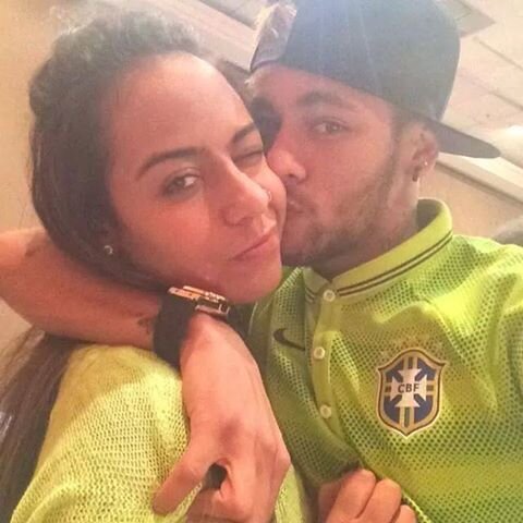 @njr92 Vc é minha vida, vc é minha alma. Pois sem minha vida ñ posso viver, pois ñ posso viver sem minha alma, então ñ posso viver sem vc. É por isso q te amo!