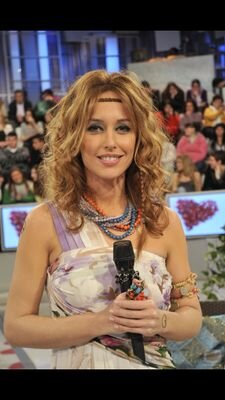 actual presentadora de Mujeres y Hombres y Viceversa. Presentadora de Ex ¿Que harias por tus hijos? junto a Alvaro.