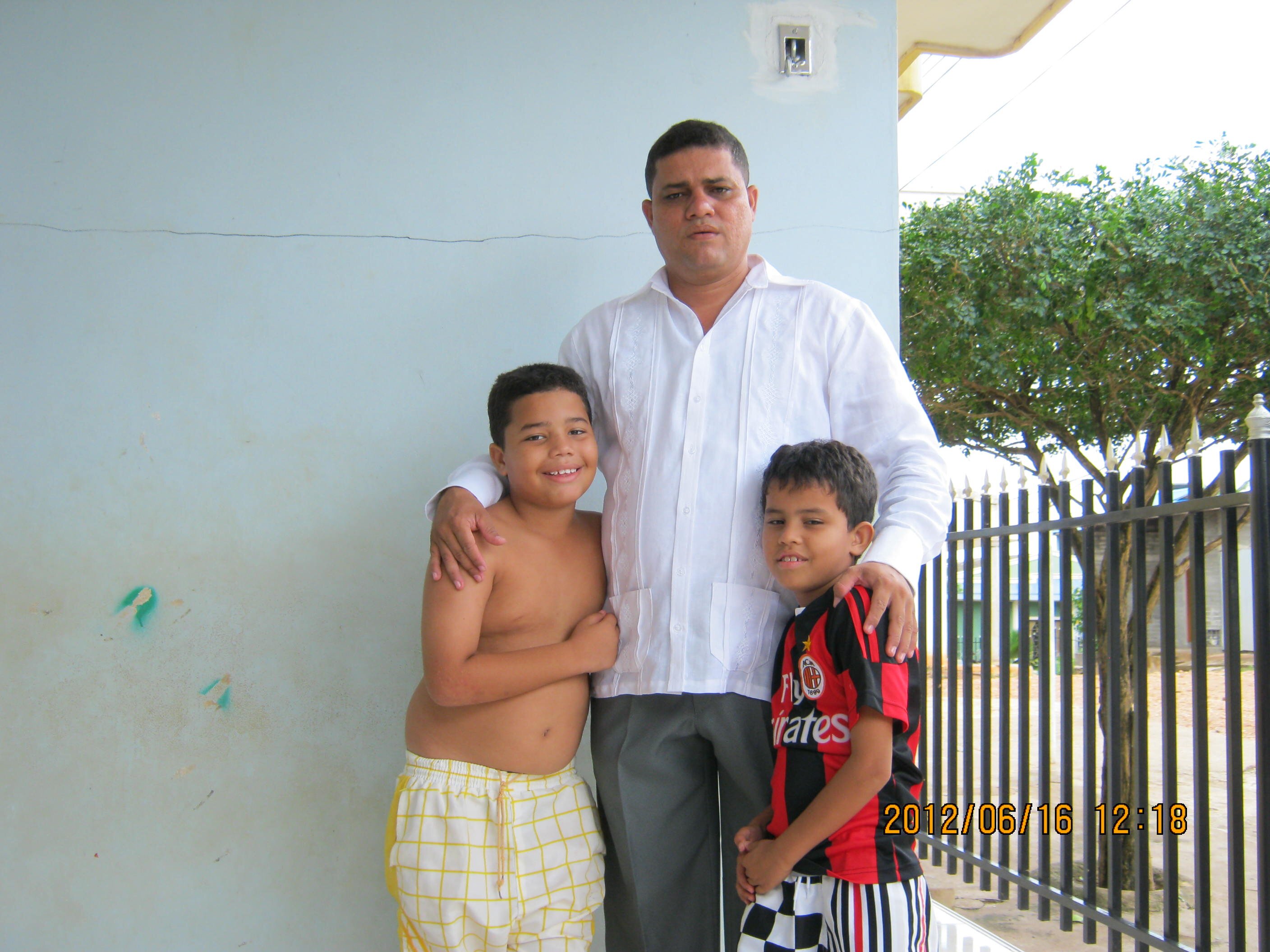 Docente, amante del fútbol, de compartir con mis hijos y vivir trabajando por el bien mío y los mios