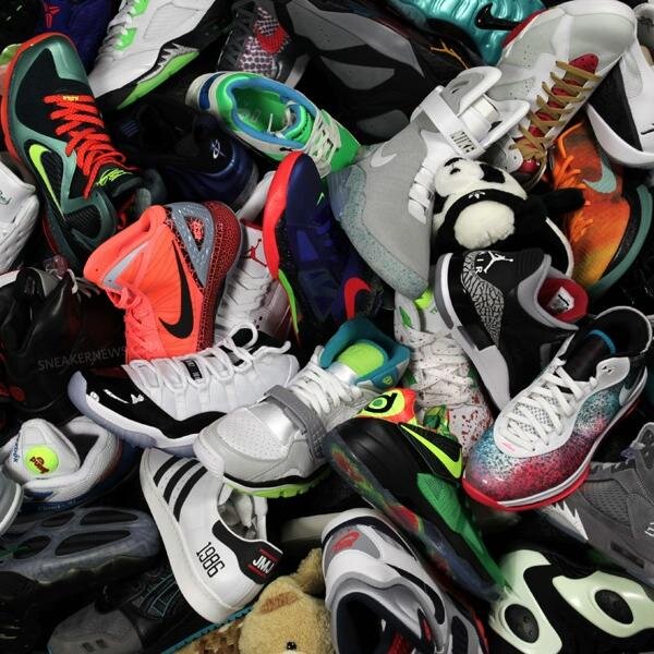 LiteBox Co provides the most advanced way to show off your kicks. Our displays include both a Custom Graphic and Multi Colored LEDs. IG: liteboxco