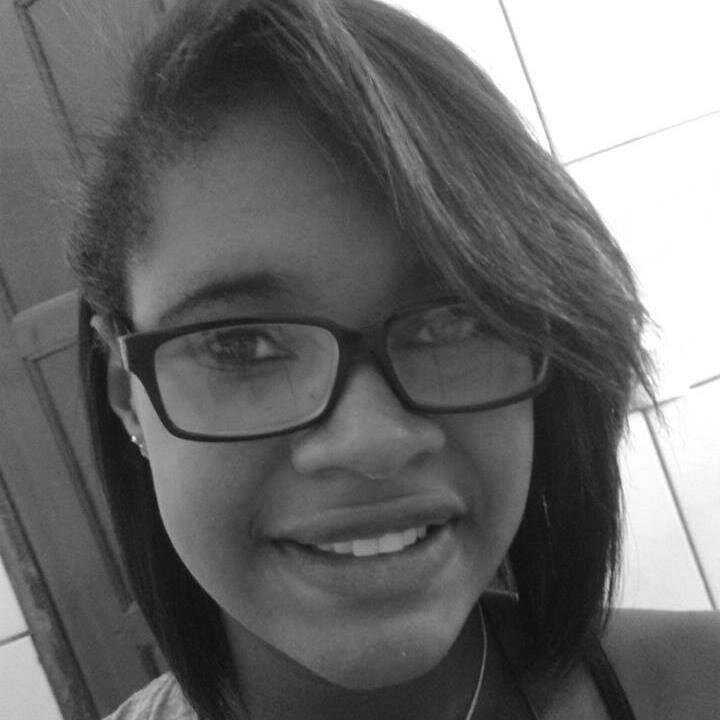 →••Quem sou eu?
Depende de você...
Fαlαm mαl e pαgαm pαu.
Eu nαum soou metida,só nαum dô morαl.
Tu nem me conhece,e fαlα mαl!