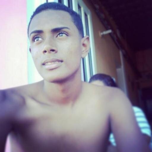 Aunque digan que soy soy Un bandolero donde voy Le doy gracias a Dios Por hoy estar donde estoy...