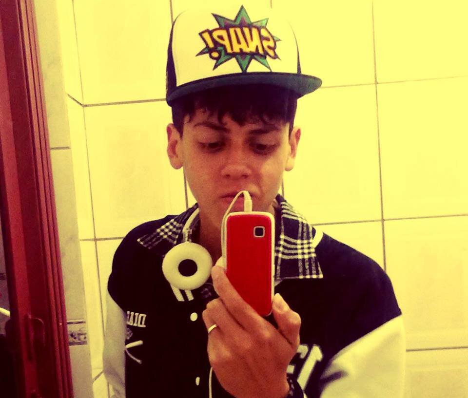 Confiar completamente em uma pessoa pode gerar dois resultados: um amigo ou uma lição para vida toda.