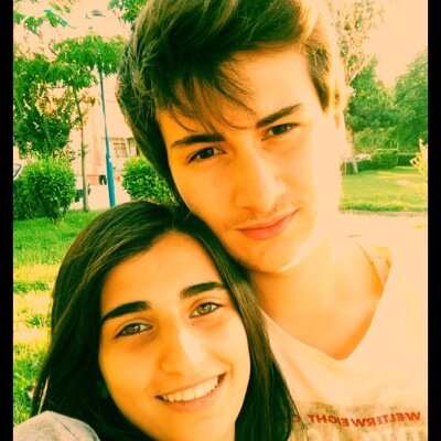Aynı şeylere gülmediğim insanlarla mutlu olmam mümkün değil.