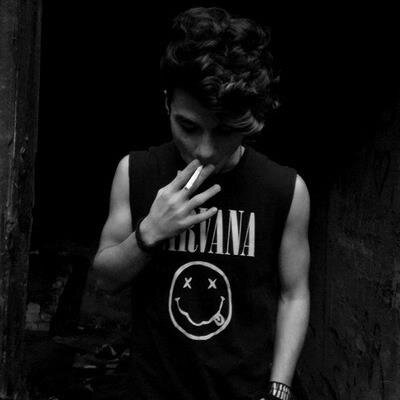 16 // modelo // Um ser chanel // Não me importo que me olhem da cabeça aos pés, pois nunca farão minha cabeça e nunca chegarão aos meus pés.