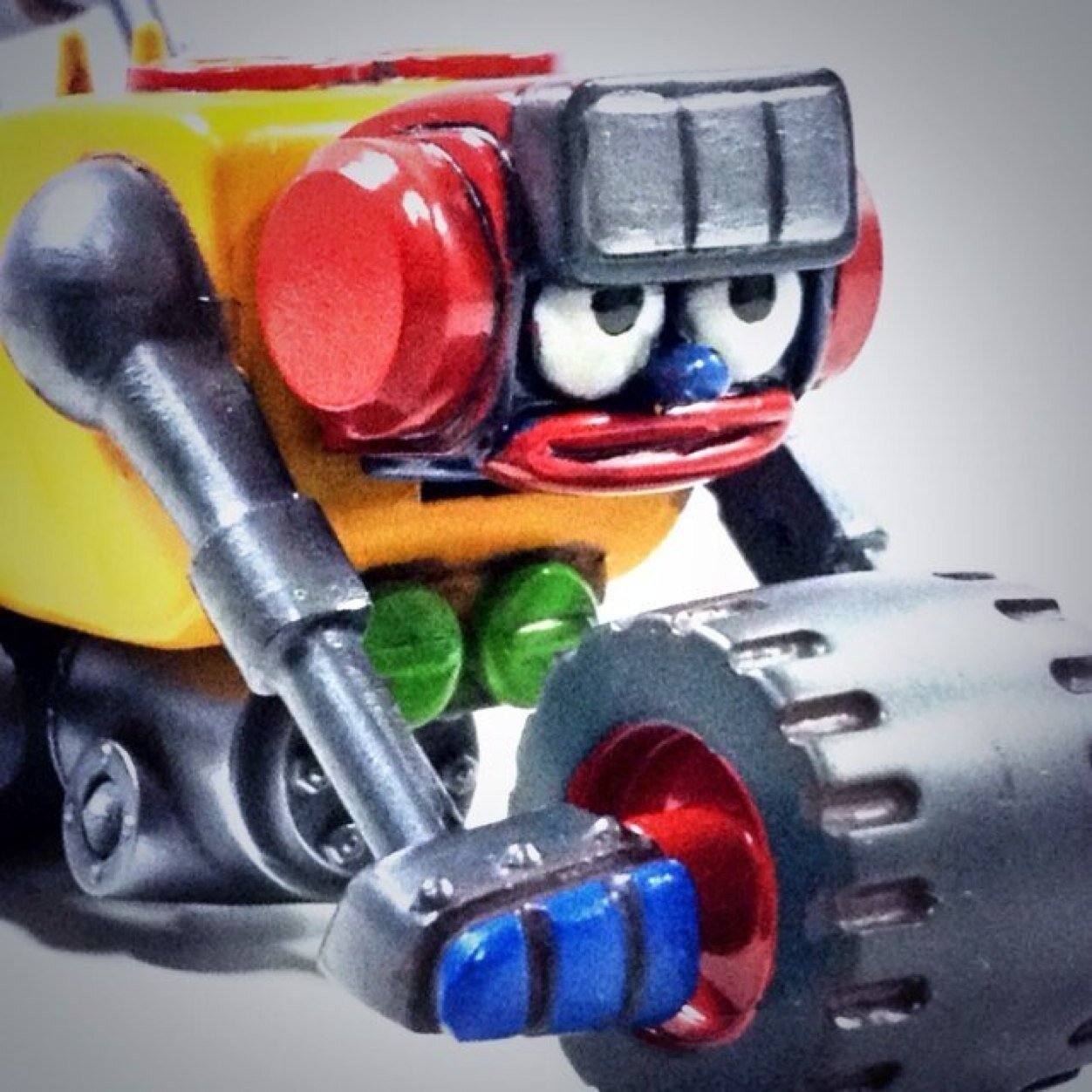 mrobo2's profile picture. 妻と娘と家族三人で楽しくやってます。趣味は酒とプラモです。時々、スノボとかもやります。( ´ ▽ ` )ﾉ