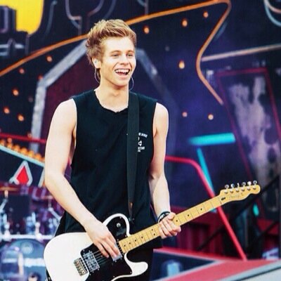 HI PLEASE FOLLOW @Emmaa5SOSx since she gave you this free follow x