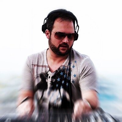 DJ, produtor, publicitário, marketeiro, metido a chef