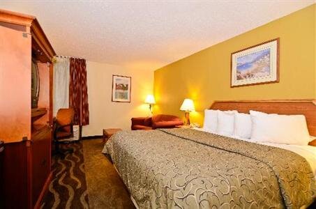 200 Deluxe Rooms and Suites 
Extended Stay Suites with Full Kitchen Available
Free Breakfast/Wifi, 
Out Door Pool and Laundry Facilities