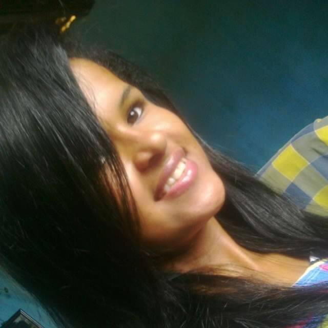 Sou Legal,gosto de sair com minhas amigas  e sou muito feliz..