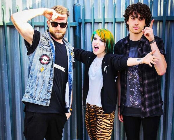 WE LOVE PARAMORミ ▌▌▌ Paramore is my favorite band. Paramore is my drug, and I'm addicted to it.