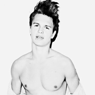 Big fan of tfios? Follow @boysummff ask fir a follow and she'll follow you back!!