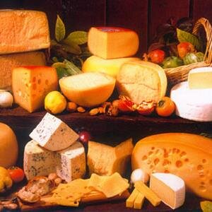 Somos un pequeño negocio que ofrece quesos nacionales e importados a buen precio.