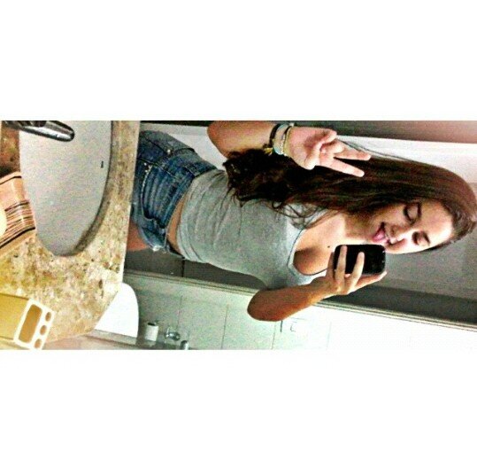 Mentes eternizam o que o sentidos somatizam, se os olhos idealizam corações realizam... // BELIEBER