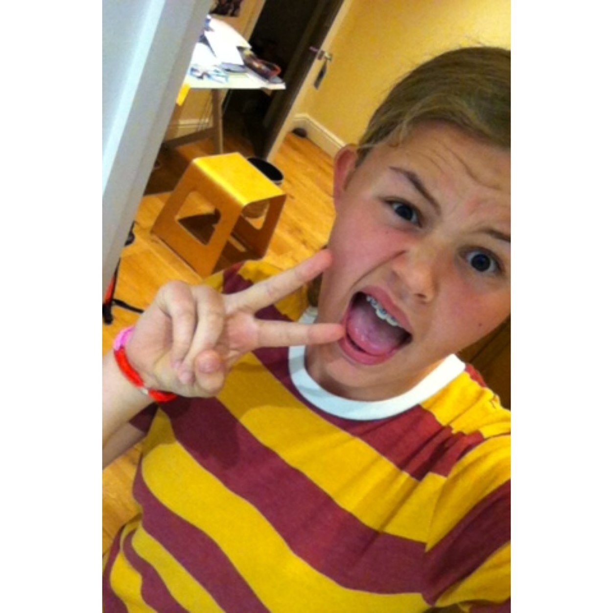 I love pizza and bands, my tweets are boring but im hella rad so give me a follow Insta- @ghosttownrule_ Xbox- xGhostGirl27x