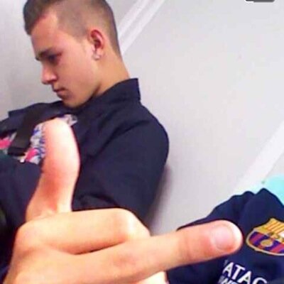 Rolingpaperss's profile picture. ✌️✌️