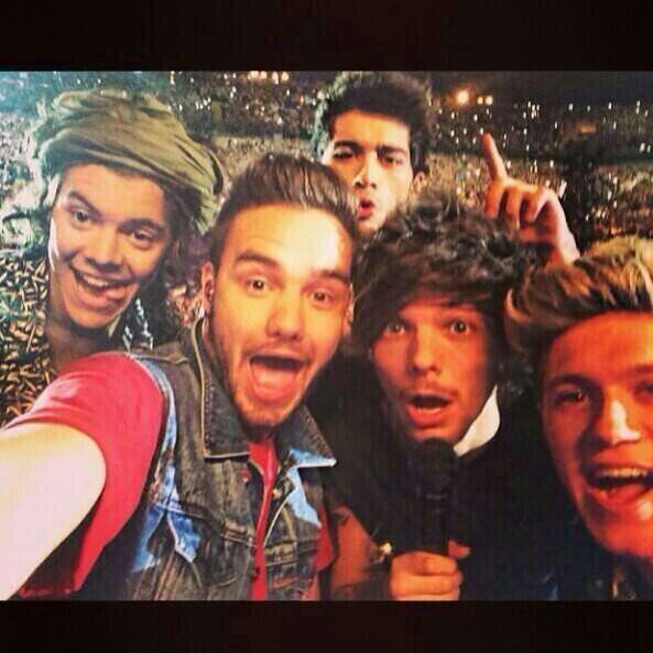 Can you please follow @niallftjmo and not this acc? :)
