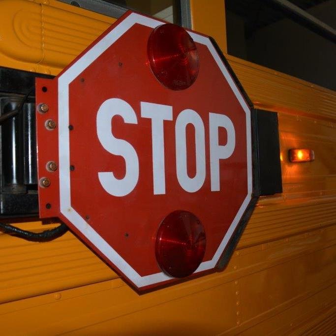 Met een Amerikaanse bus op tournee door NL om stigma psychiatrie spelenderwijs bespreekbaar te maken @debagagedrager @zonderstigma