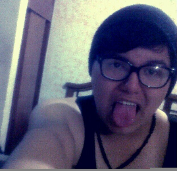 ElPincheTeo's profile picture. No me habla, no le hablo. Tenemos tanto silencio en común.