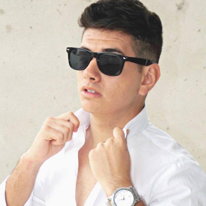 lembrei voce entao sorrir nada mais a declarar eu estou aqui♩♫ @alanmeelo