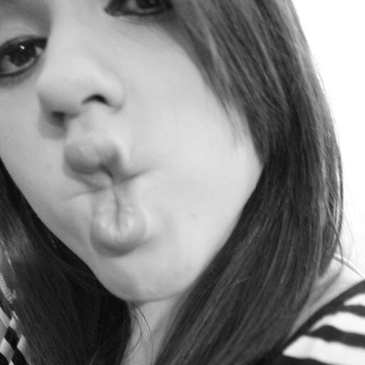No hay nada interesante que puedan saber de mi,solo que amo lo que hago que es cantar,amo a mi familia y amigos,al igual amo el chocolate.