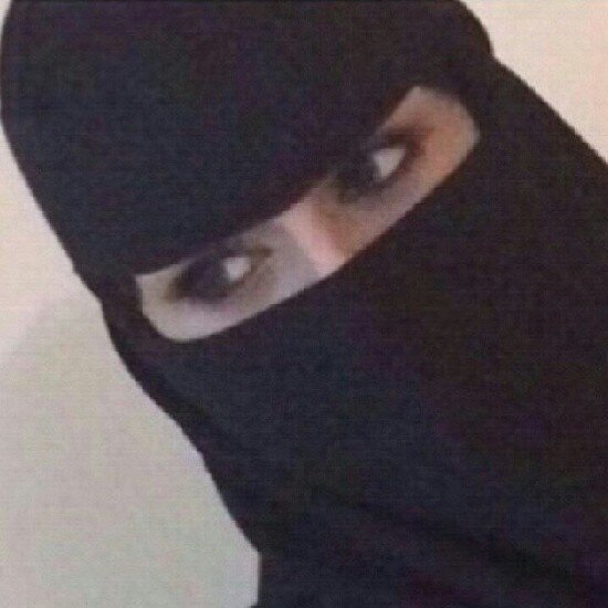 لي الف راي والف مزاج ،ولكن لي مبدأ واحد كرامتي ثم كبريائي ثم انـا