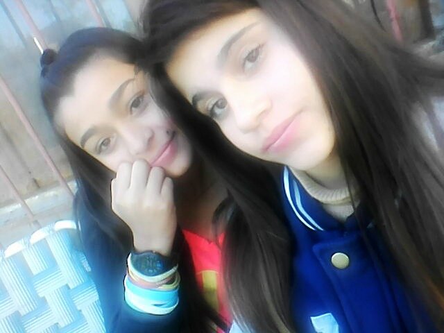 hola me llamo luciana tengo 13 años y soy fea a