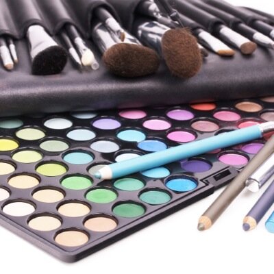 Vi er 2 piger som elsker makeup mode og give gode tips og råd. Husk også at gå ind på vores hjemmeside http://t.co/aj7l3djlda