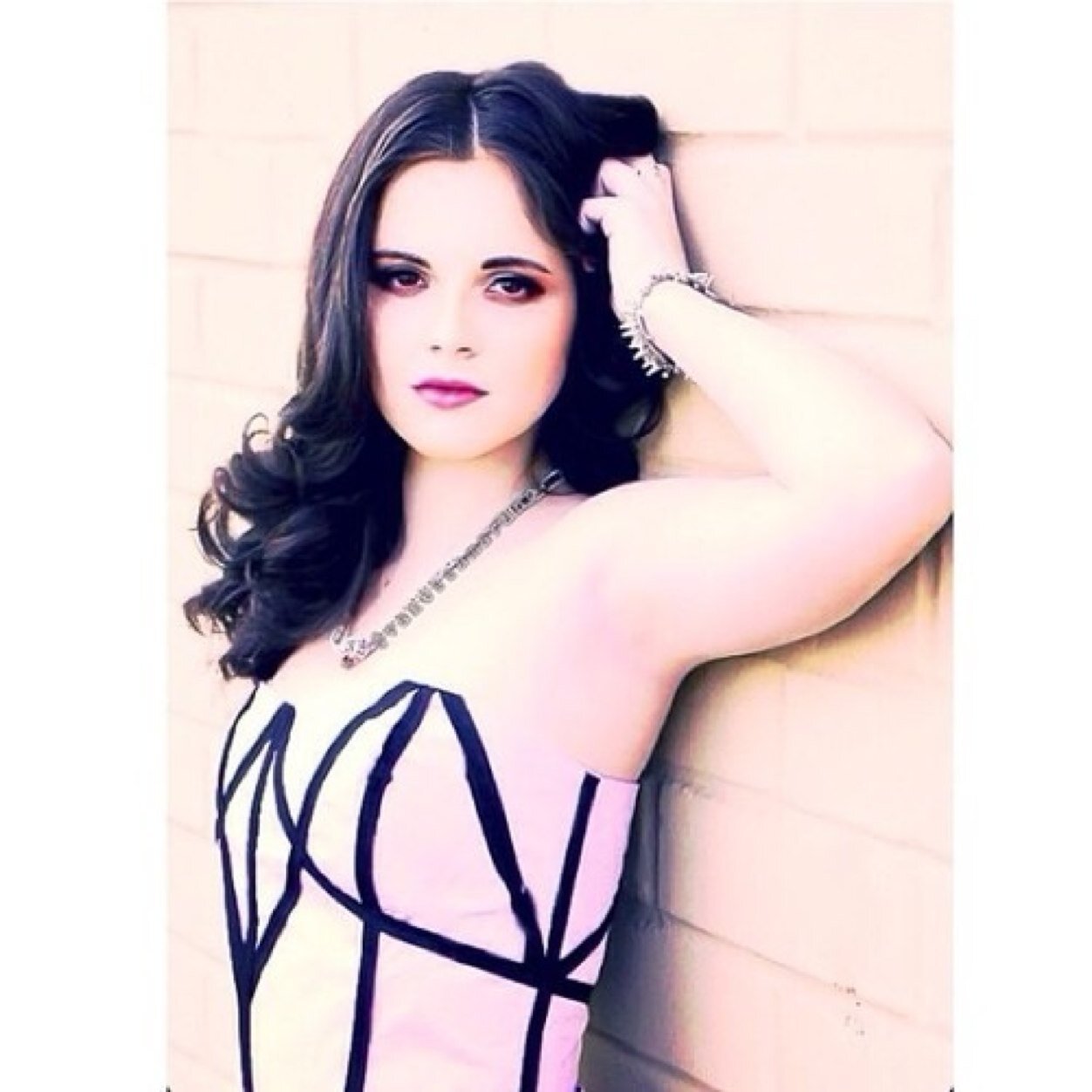 I'm Vanessa Marano. I'm an actress in this show called 'Switched At Birth' which you can watch on ABC Family. I also like ice cream and cookies. [RP/Single]