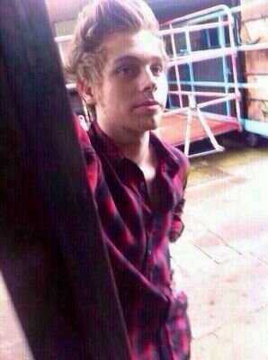 Dear Luke, I love you so much. send me your dear luke on dm's