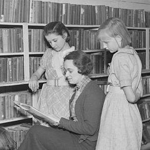 amiablearcsalon's profile picture. a mutual aid and study group for those in the archives and associated professions.