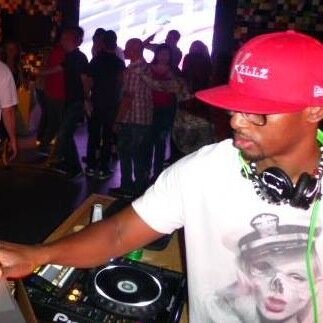 djkellzuk's profile picture. music saved my life, mixing made me a better person, scratching messed my head up! sky's the limit