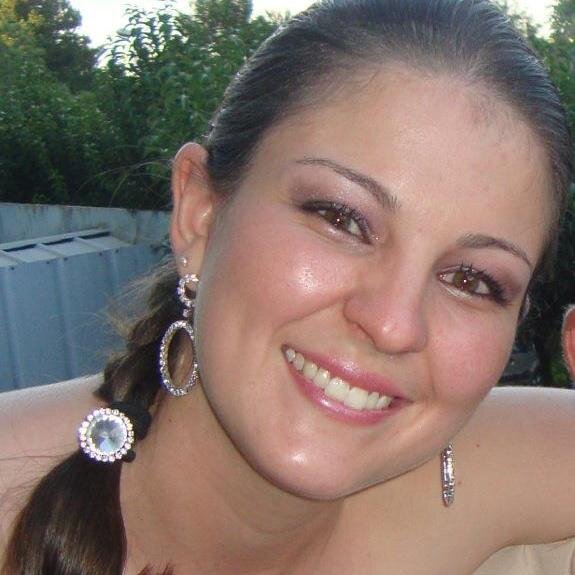 Hola soy Alessandra, soy una chica divertida y nada complica, aquí te voy a enseñar muchos trucos para satisfacer a tu hombre  y convertirte en la mejor amante.