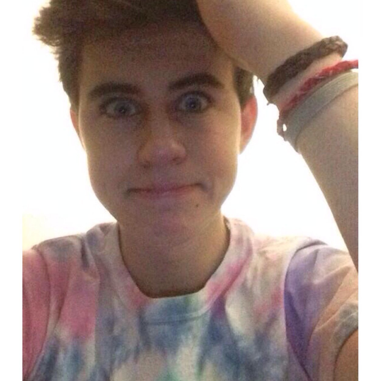 •◽️sider • 1/12 • Alyssa follows •