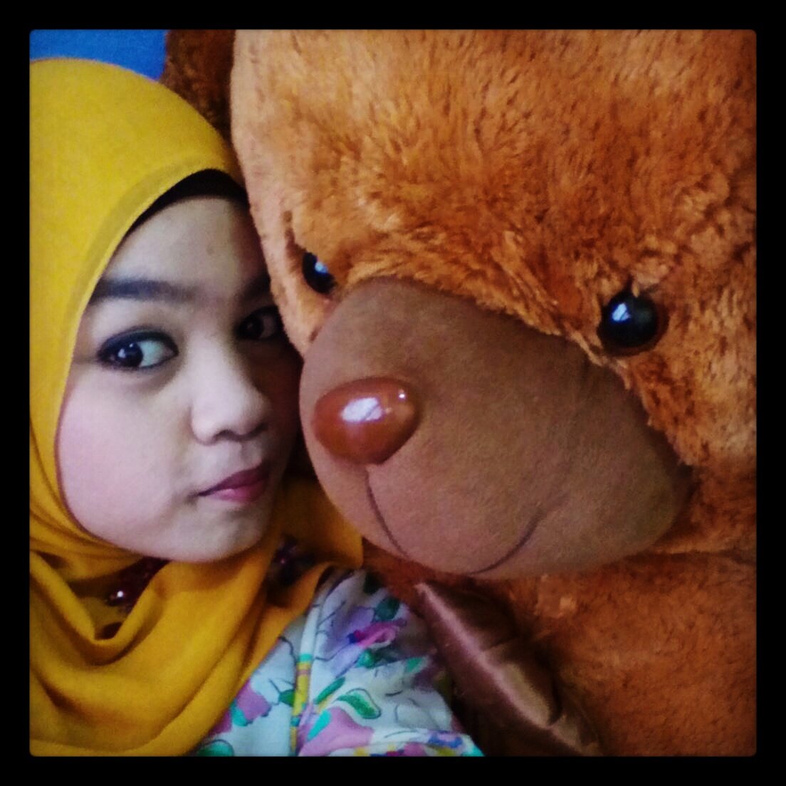 20thun...just simple person!!!nk cr kbhgiaan hdup!!
follow taw....nt sy akn follow korng balik...