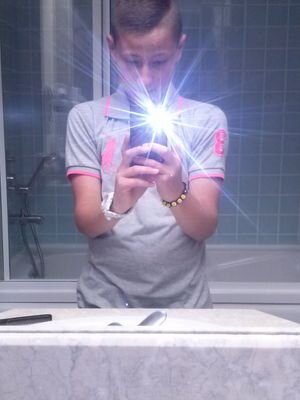 - Chillingss -