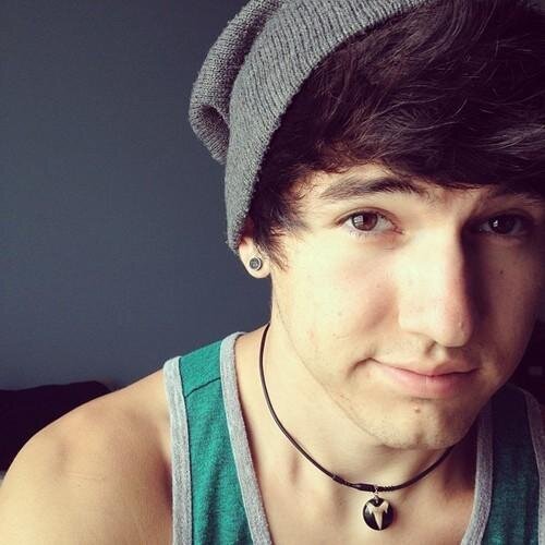 follow @caylensscloudd bc she gave you this free follow :)