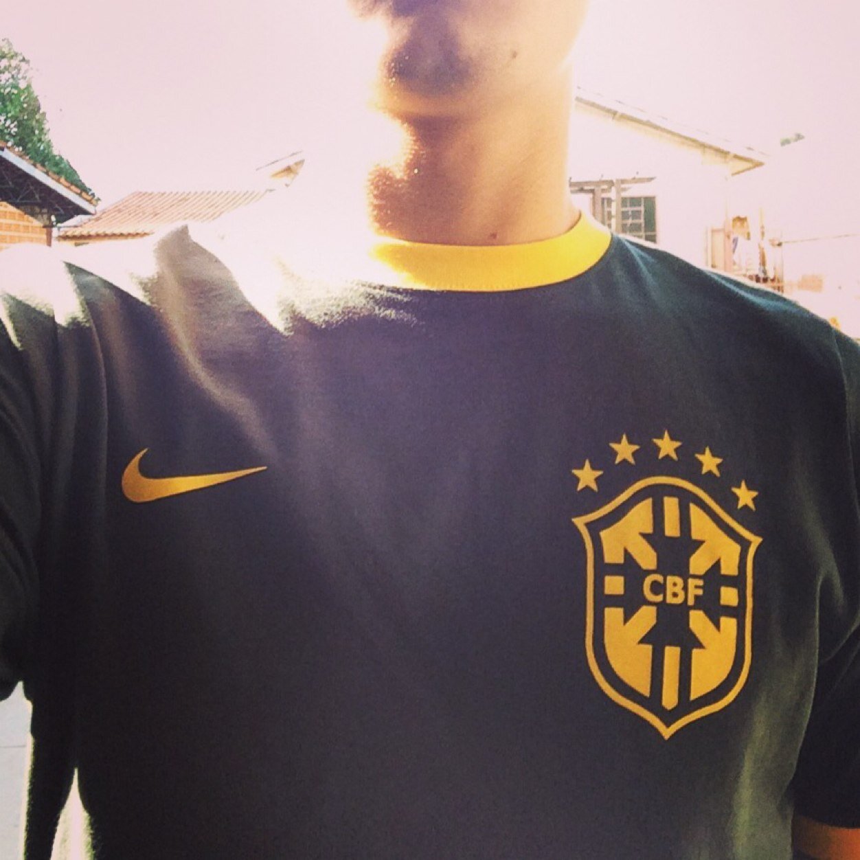 Eu fico uns 6 meses sem entrar aqui, até que tenho uma recaída e fico o dia inteiro.