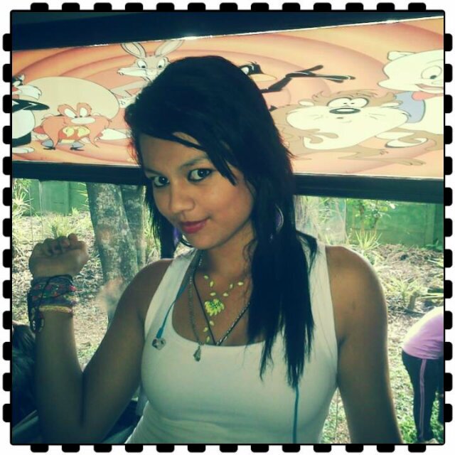 Soy una niña simpatica cariñosa y amigable :D