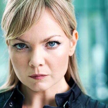 Compte twitter du clone @AtsugiRobotics de Béatrice Eisher, mariée a David Eisher. #RealHumans @ARTEfr