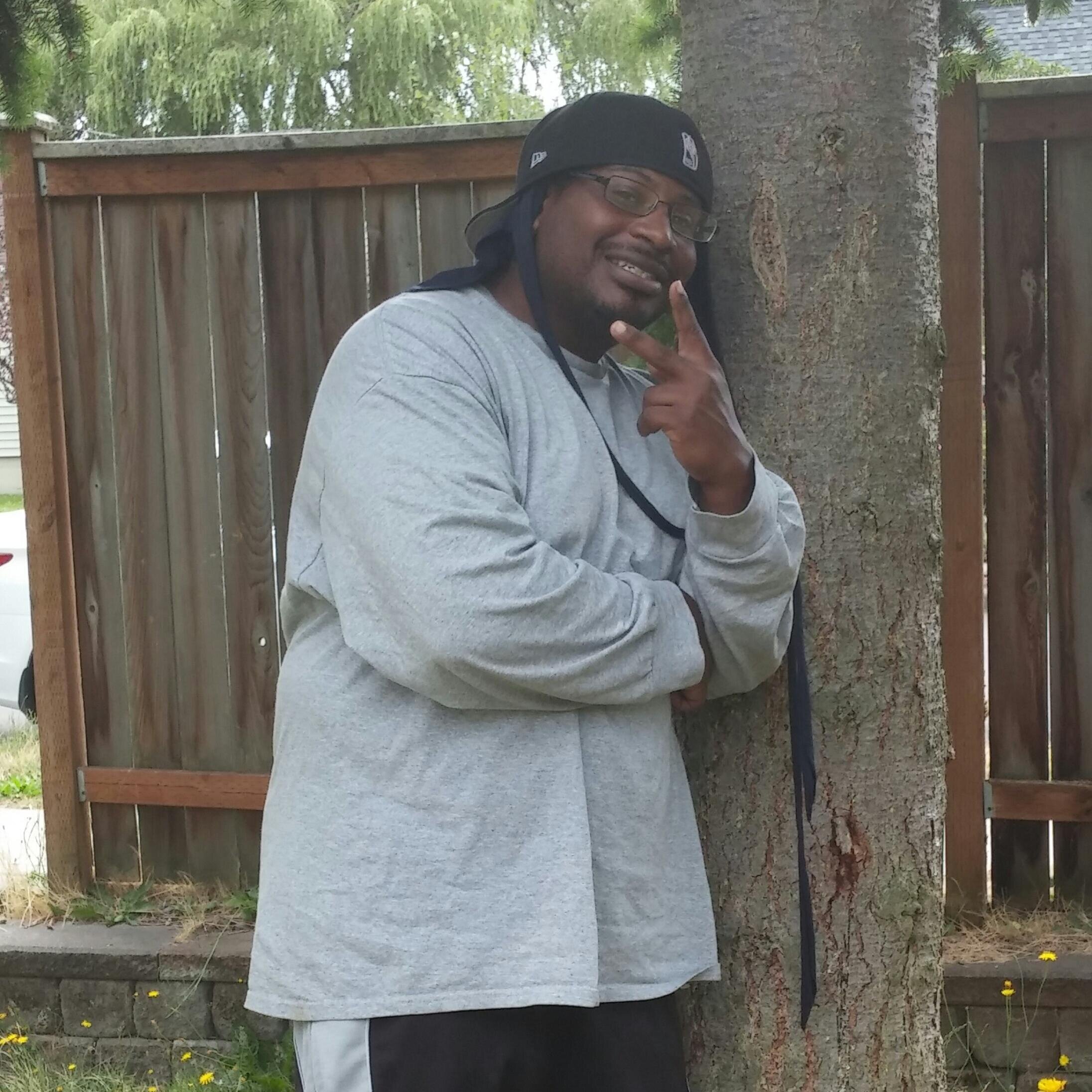 DreLove19's profile picture. 