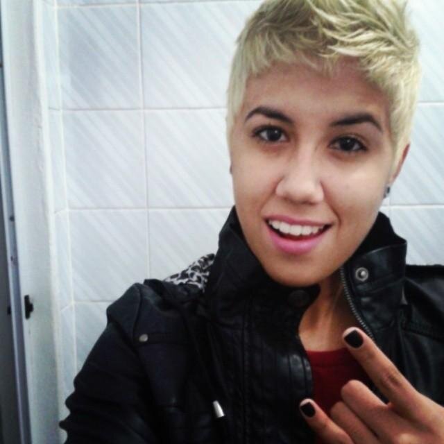 Vou sorrir mesmo triste. Vou me levantar mesmo após cair. Sempre fui assim, feliz, persistente e acima de tudo forte.


linda 3