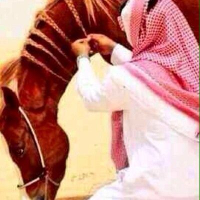 شاعر واحب افتح فضاءات وافاق/ للي من العشاق مضيع خليله /.